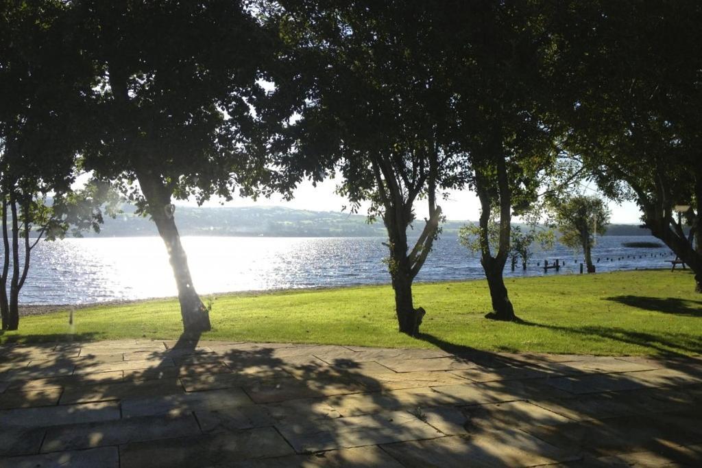 Lakeside Cottage Killaloe Bagian luar foto